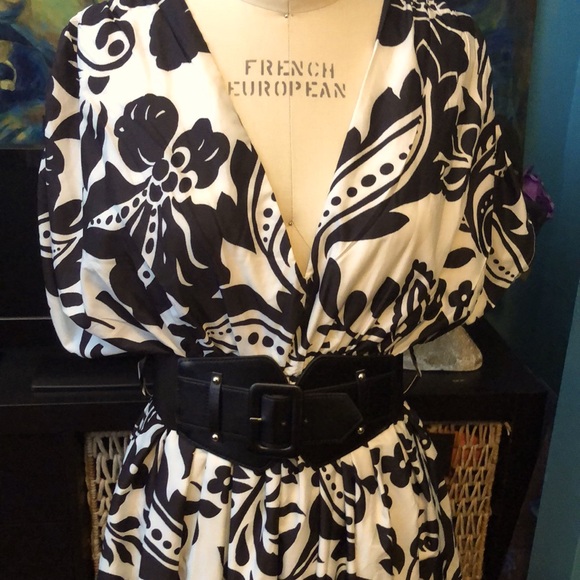 Stunning Maxi Black & White Floral Low Back Dress w/ wide elastic black  belt - Picture 1 of 11